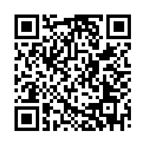 仿佛密密麻麻的人群无法对他形成阻碍似的二维码生成