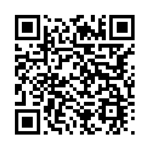 仿佛有两只大手连接他们两个的身体二维码生成