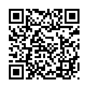 仿佛给裂谷加上了一块昏黄的天穹二维码生成
