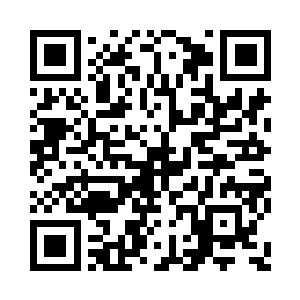 伊万卡没有任何顾忌的送上了一记香吻二维码生成