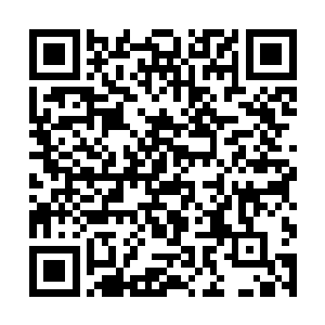 伍曦哑然的看一眼自己这很有内涵跟逼格的对襟唐衫二维码生成