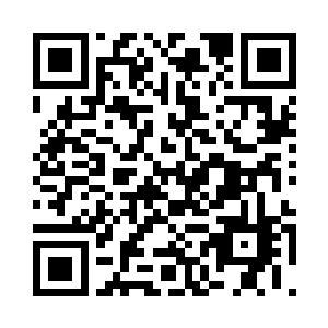 众人看着与张经同行的朱平安的背影二维码生成