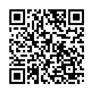 众多贵宾纷纷和旁边的亲朋好友私语二维码生成