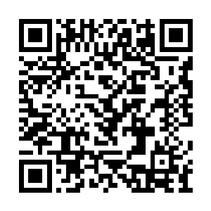 会发现那金色的光芒竟然是一柄金光闪闪的小剑二维码生成
