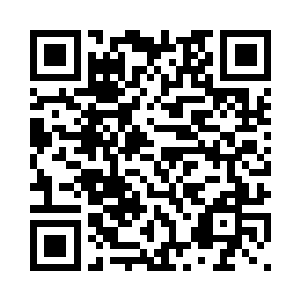 伸出手和龙菲菲的小手握在了一起二维码生成