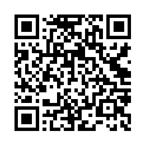 伸出手将她面前一刀没动的牛排端了过去二维码生成