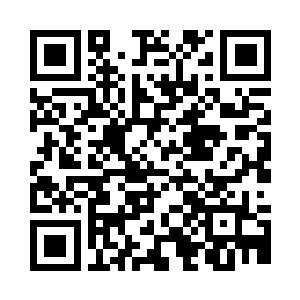 伸手从桌子上扯来了一串红色的浆果二维码生成