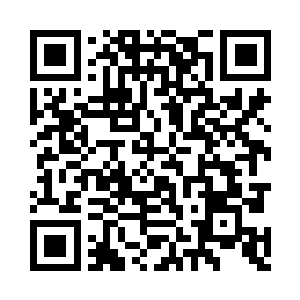 伸手将一个拇指大小的白玉小瓶扔在剑尘身边二维码生成