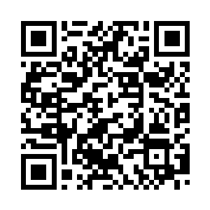 伸手把前面粉丝的签名照拿了过来二维码生成