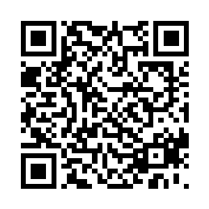 伸手把小秋身上的被子往下掀开了一些二维码生成