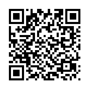 伸手按了一下耳塞式的一个接收器二维码生成