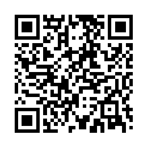 伸手探向横跨在腰间的小包里摸了摸二维码生成
