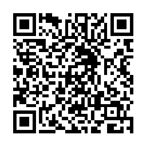 伸着手指嘴巴一动一动的却突然发不出一丝一毫的声音二维码生成