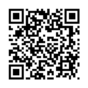 似乎在迟疑要不要朝特蕾莎走过来二维码生成