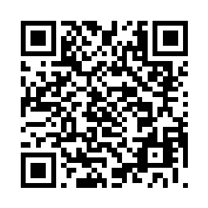 似乎是在安抚一般摸了摸女儿的脸蛋儿二维码生成