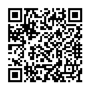 似乎是昨晚的疯狂彻底地化解了三人之间的尴尬二维码生成