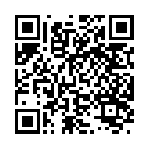 似乎连自己的双手都不知道要放在哪里二维码生成