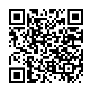 似笑非笑地盯着眼前俊美无俦的脸二维码生成