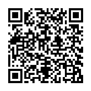 但从他那微微颤抖的手还是能够看得出他内心是有多么的激动二维码生成