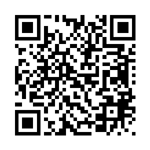 但他也识机的重新走回到甜甜身旁二维码生成