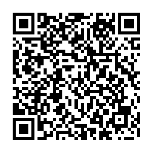 但他的暴露在面具下的下巴上挂着大颗大颗正在滴落的泪－－他从来没想过二维码生成