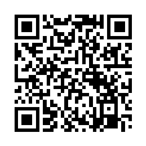 但他的眼睛里却透过一丝的兴奋亮光和狰狞二维码生成