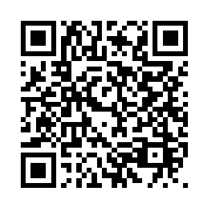 但他还是看清楚了南天门两侧的楹联二维码生成