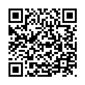 但其中走在后面的一个秘社成员反应极快二维码生成