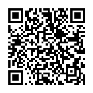 但却始终无法将用嘴含住他身体某处的大脑袋给踢开二维码生成