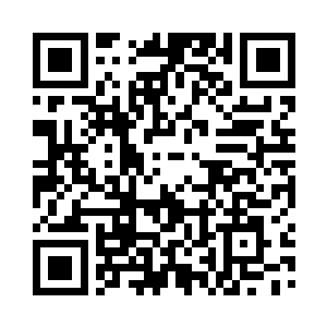 但在两方的球迷中间的位置上有大量的警察二维码生成