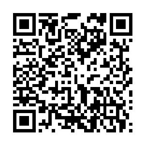 但她精妙处是在她首饰上的花纹上和珠子之间的镶嵌和链接二维码生成