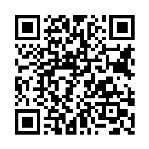 但如此场合怎么可能当着那么多小姐的面二维码生成