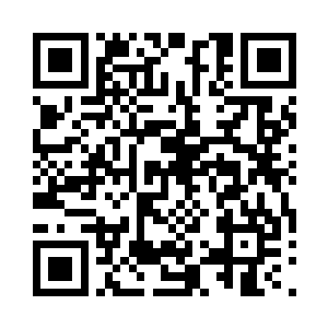 但实在认不出斜坡上那个一袭白衣的男人二维码生成