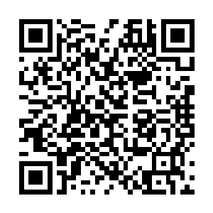 但并没有谁流露惊容――对于这群主要工作就是和富人二维码生成