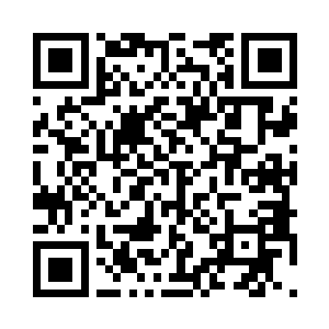 但影子经纪人还是从他手里接过了那张卡片二维码生成