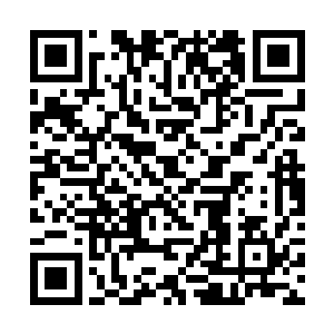 但是一个清醒的人是很不愿意陪着一个酒晕子喝酒的二维码生成