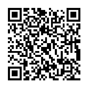 但是他并没有加入到那些学生们的热烈的讨论之中二维码生成