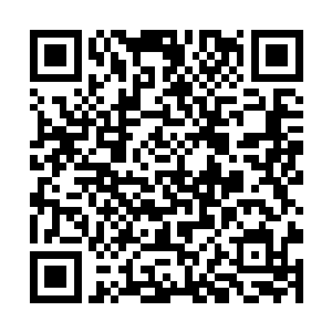但是他手上的剑……却明显要比神兵利器差了一些的二维码生成