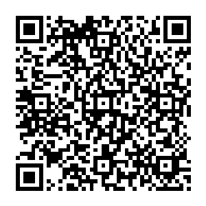 但是你要小心提防他使枪――我觉得人活到他那样的岁数什么不要脸的事情都能够做得出来二维码生成