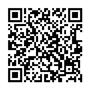 但是像赵玉山这样能用牙齿咬住钢刀的他还是第一次见到二维码生成