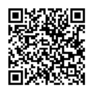 但是后来他一次无意间在父亲的书房外听到了父亲和母亲的谈话二维码生成