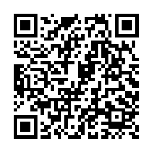 但是就是这么一个女子却完全不管自己愿不愿意二维码生成