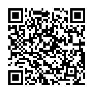 但是屋里所有的人都把眼神死死的盯在那个黑衣人身上二维码生成