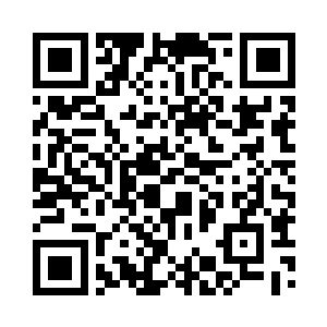 但是当他一抬头却看见了一道杀人的目光二维码生成