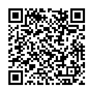 但是挺着肚子弯腰的她坚持这么久已经十分吃力了二维码生成