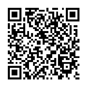 但是李奇却能够清楚的看到字里行间内只蕴含着两个字二维码生成
