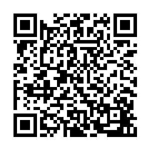 但是范悦瑶却忍不住多看了那对热吻的情侣几眼二维码生成