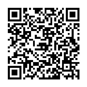 但是赵长枪的手却好像黏在了他锃亮的脑门上一样二维码生成