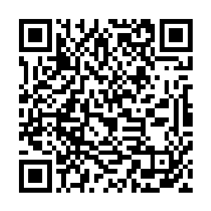 但是赵长枪还是一眼就看到了坐在普桑副驾驶座上的李二蛋二维码生成