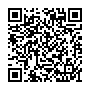 但是身上价值不菲的西装给他增加了不少印象分二维码生成